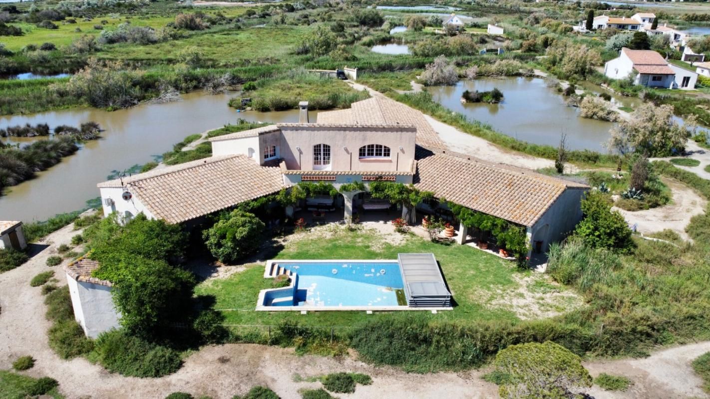 SAINTES-MARIES-DE-LA-MER Maison 7 pièce(s) 255 m2 1 092 000 3