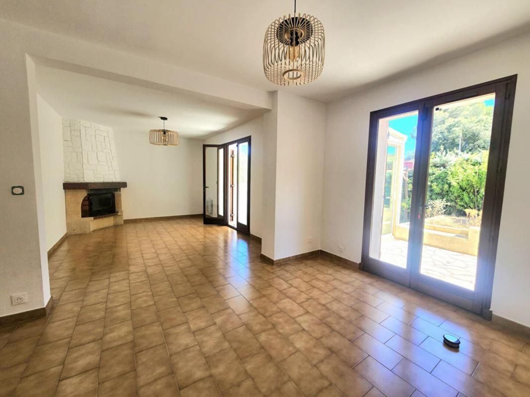 SAINT-RAPHAEL Maison Boulouris 4 pièces 82 m2- VERANDA- SOUS-SOL- JARDIN 2