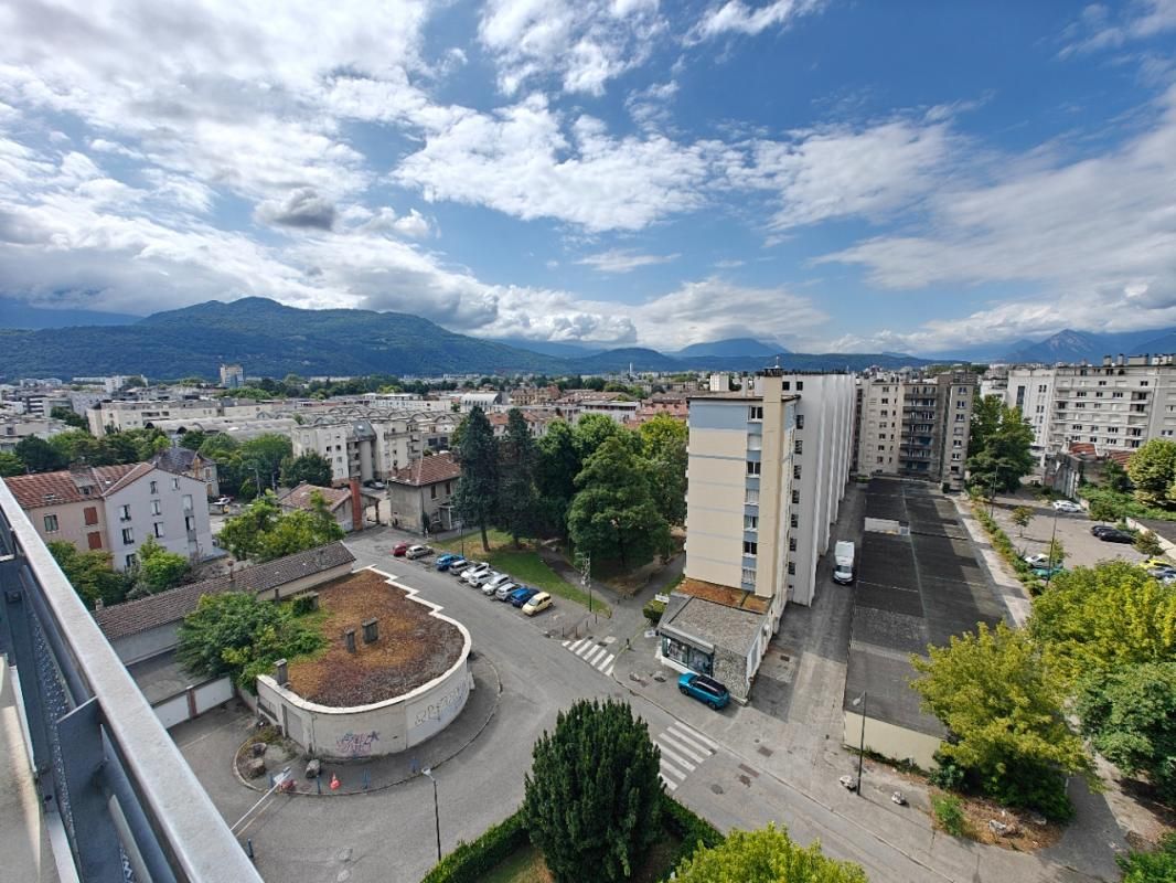 SAINT-MARTIN-D'HERES Appartement T3 -66 m² -8/9 étages vue panoramique tous les massifs, balcon DPE D 4