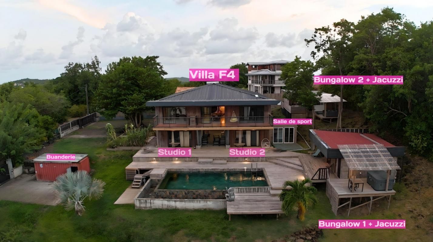 LE MARIN Domaine de 1 villa F6 + 2 bungalows indépendants + piscine + vue mer au Marin 1
