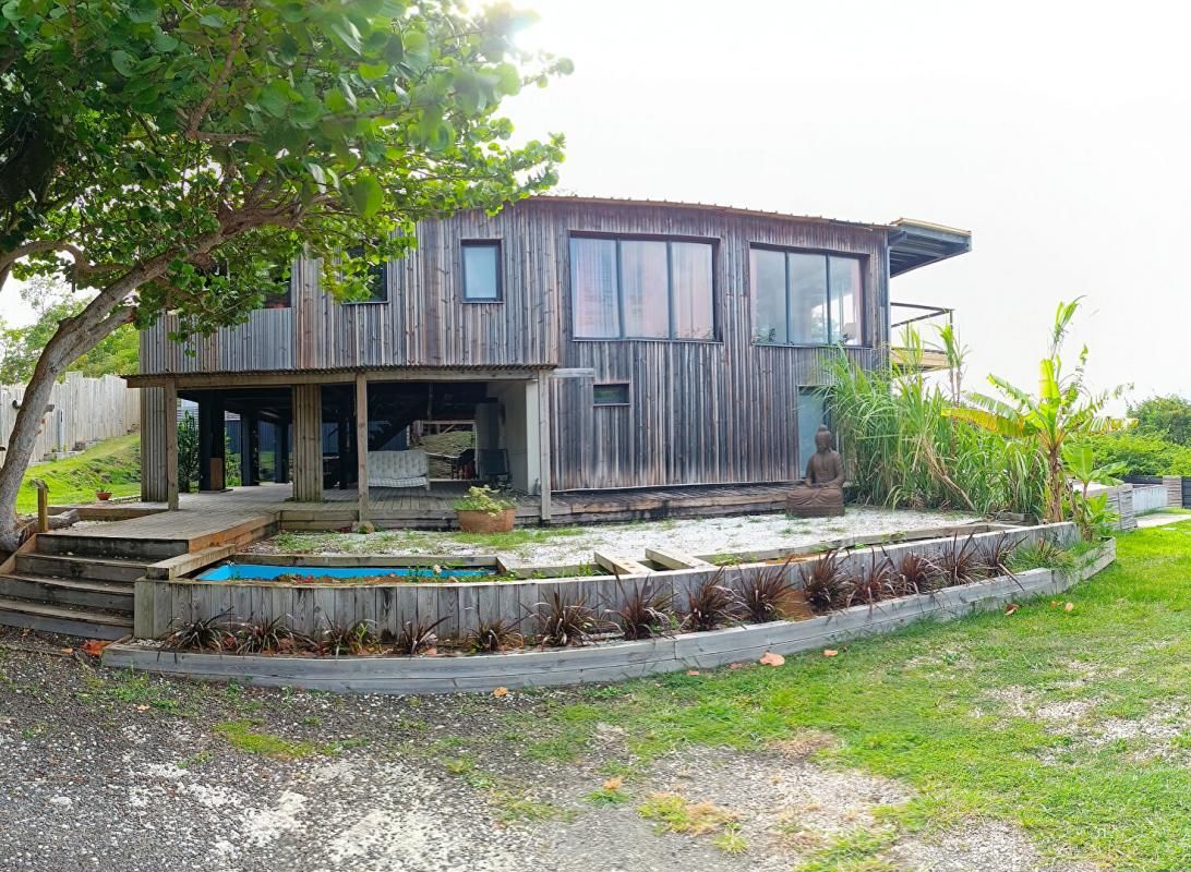 LE MARIN Domaine de 1 villa F6 + 2 bungalows indépendants + piscine + vue mer au Marin 4