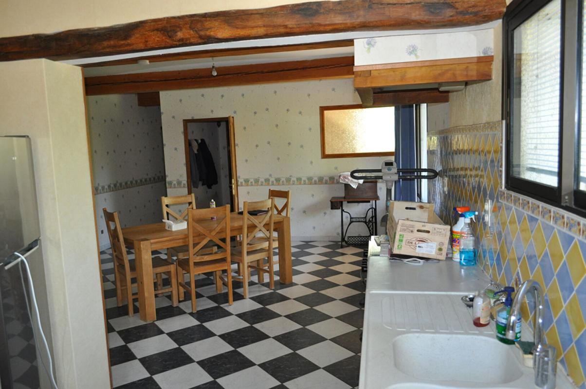 MONOBLET Maison  7 pièce(s) 174 m2 4