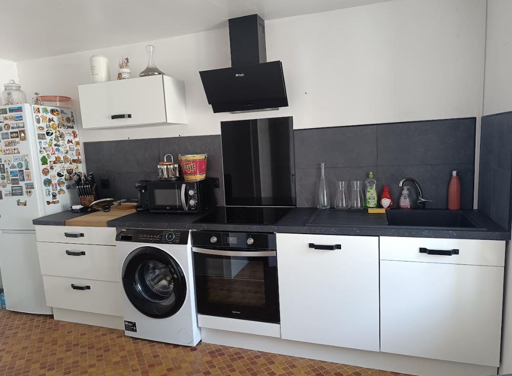 BRENNILIS 29690 Brennilis maison de bourg 2 chambres salon séjour cuisine aménagée terrain 140 m² 3