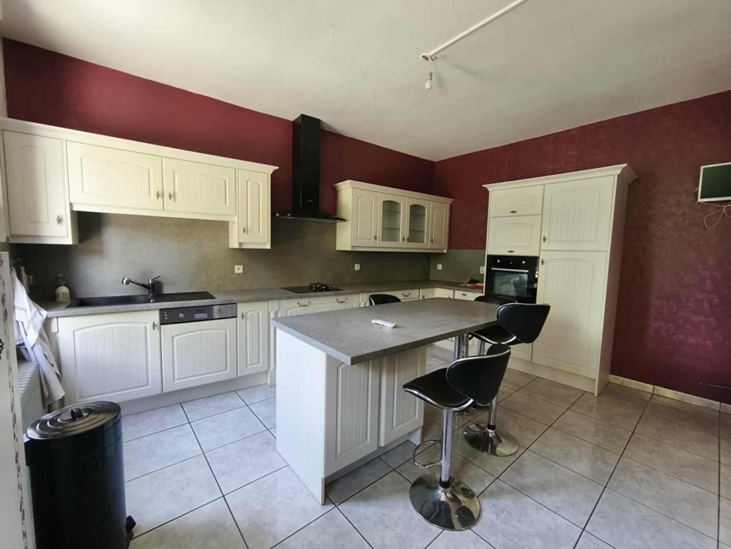 PIERREMANDE Maison Pierremande 5 pièce(s) 120 m2 2