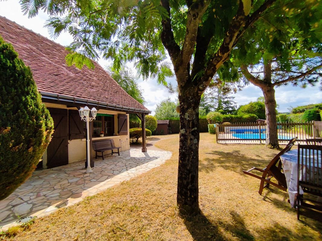 CHAUMUSSAY Maison de campagne avec piscine  garage 5 pièce(s) 108 m2 2