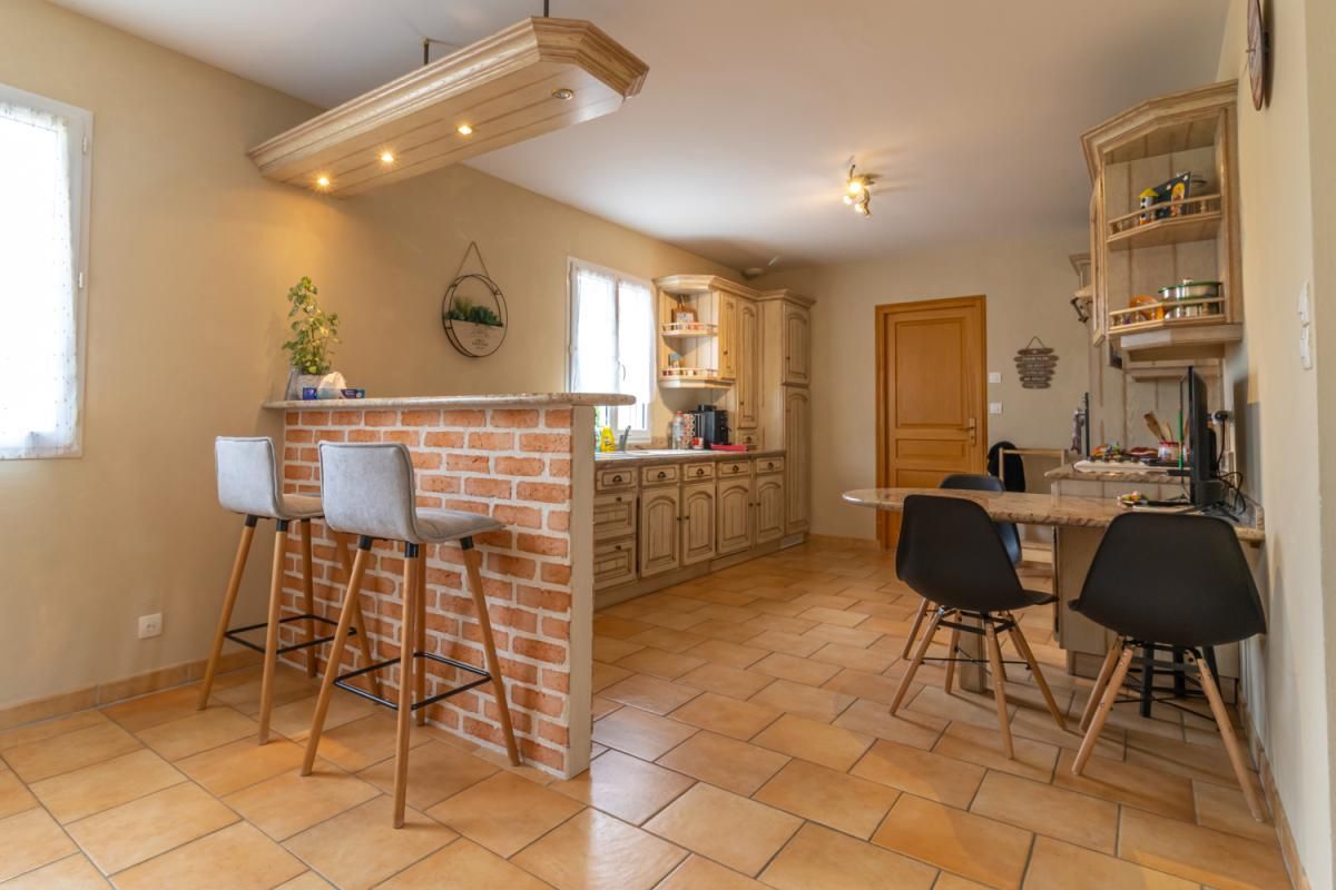 GIEVRES Maison Gievres 7 pièce(s) 147 m2 4