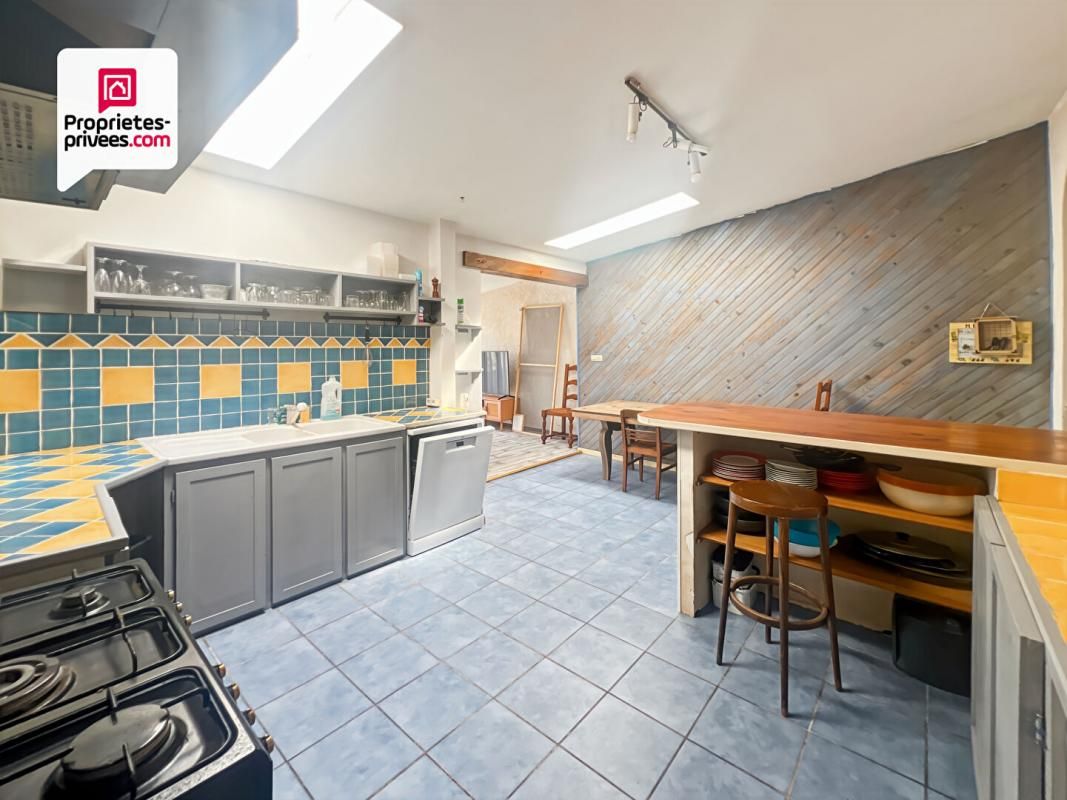 BAZAS Immeuble en pierre de 156 m² avec local commercial + maison avec jardin 3