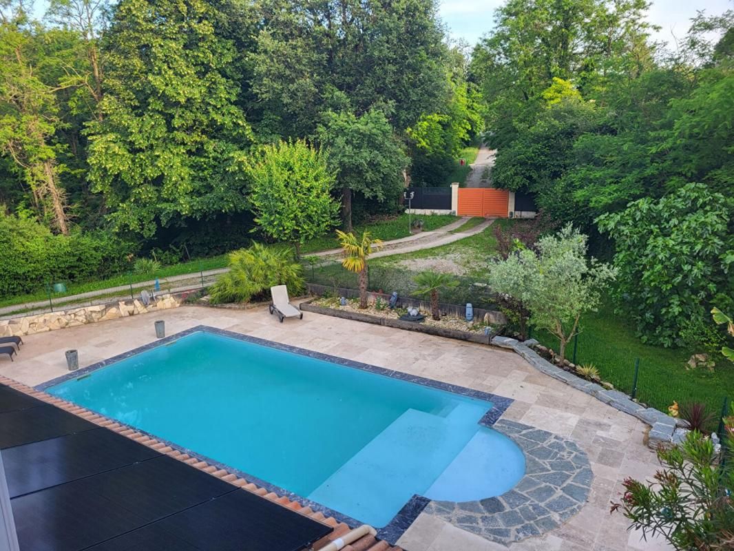 CHATEAUNEUF-SUR-ISERE Maison Chateauneuf Sur Isere 10 pièce(s) 338 m2, piscine 3