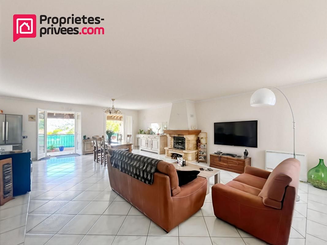 TOURRETTE-LEVENS Tourette-Levens : Maison familiale avec piscine, double logement et superbe potentiel 4