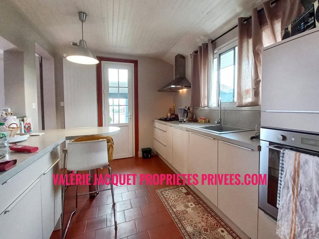 COUTRAS Maison familiale prête à vivre au coeur de Coutras 2