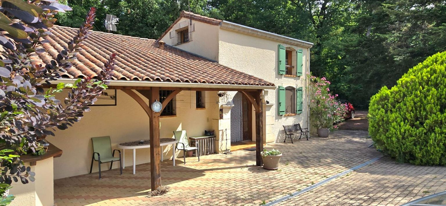 SARLIAC-SUR-L'ISLE Maison individuelle de type 5, avec piscine, sur un terrain plat et boisé de 3337 m² 2