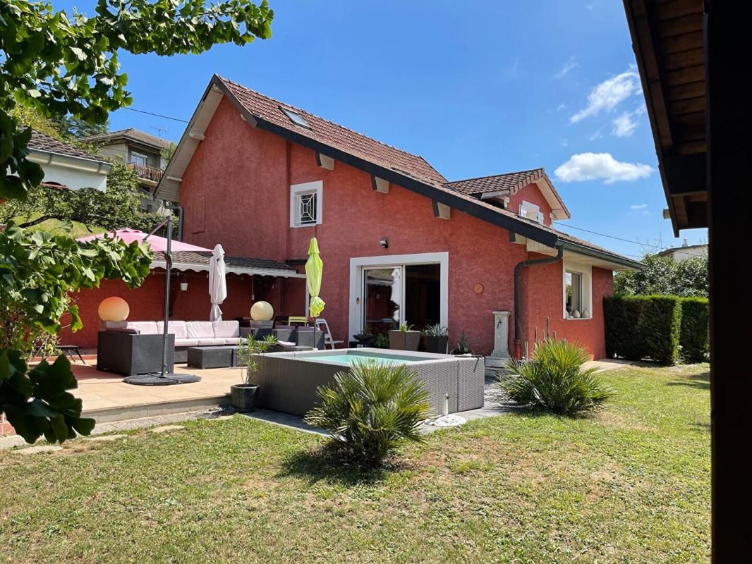 BELLEGARDE-SUR-VALSERINE ? Jolie maison de 158 m2 construite sur un terrain de 1670 m2 1