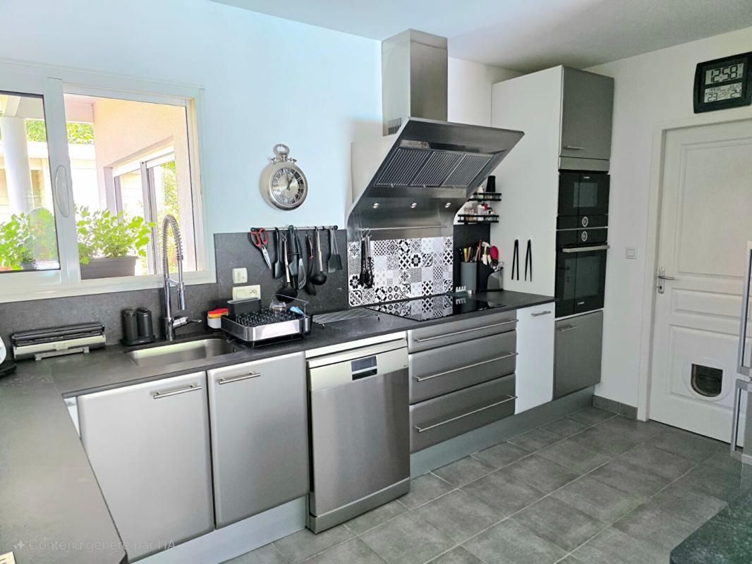 ANDERNOS-LES-BAINS Maison Andernos Les Bains 6 pièce(s) 150 m2 2