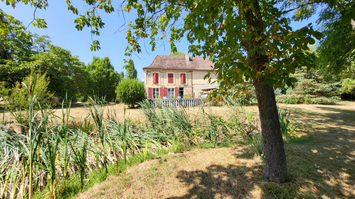 BERGERAC Maison typique rénovée , 11 ha terres et bois, seconde maison et dépendances 1