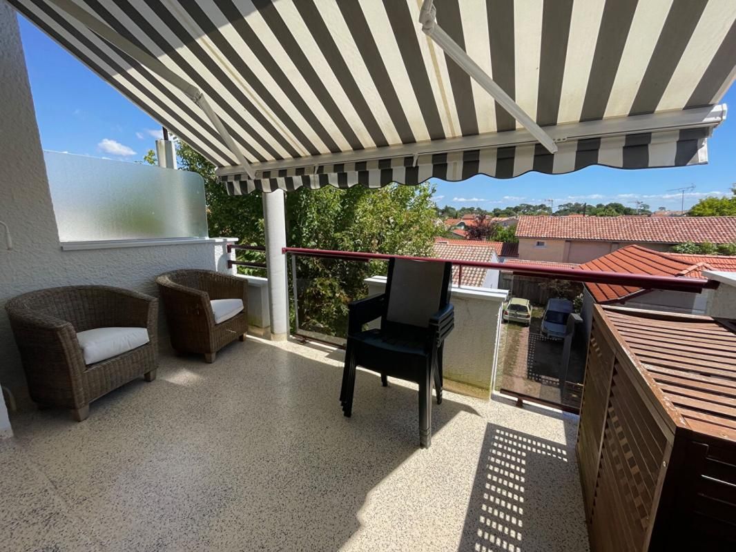 ANDERNOS-LES-BAINS T2 BIS lumineux avec terrasse et parking rénovation d'architecte 2