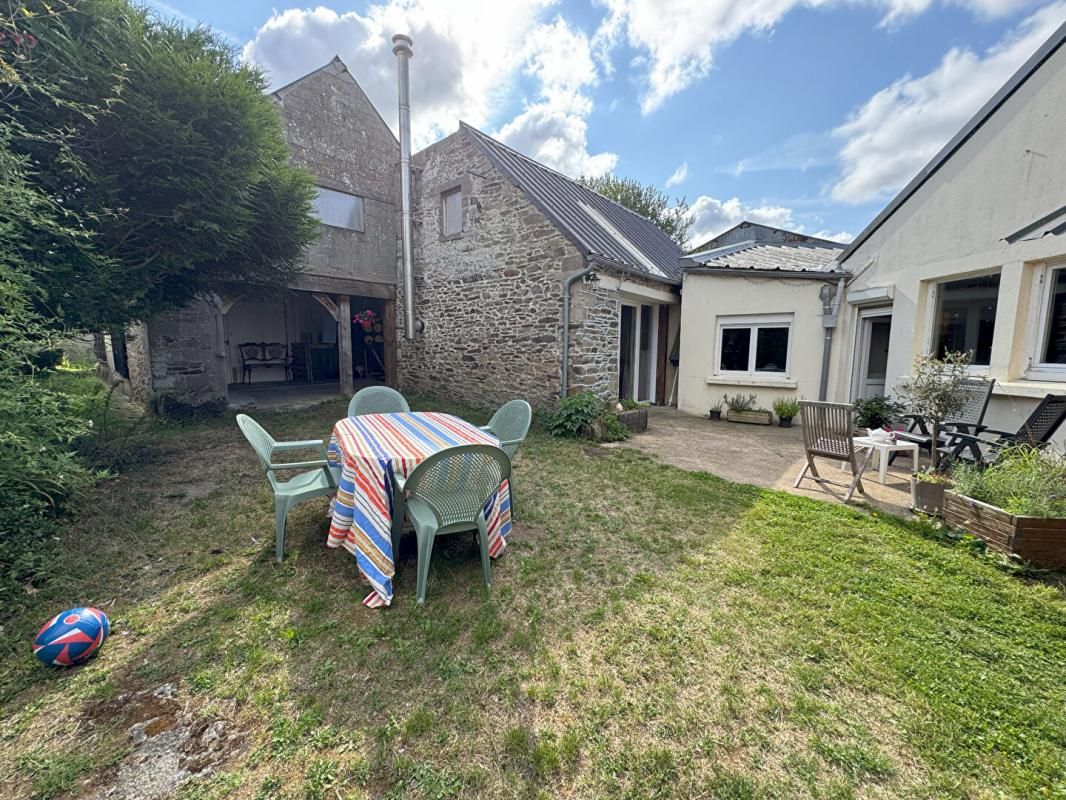 PLEUDANIEL À vendre , Maison familiale 5 chambres avec atelier, hangar et grand jardin ,Pleudaniel centre-bourg 2