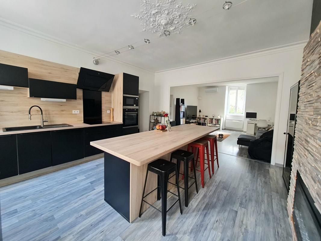 COUP DE COEUR EN PLEIN CENTRE-VILLE - APPARTEMENT 97 M² ENTIÈREMENT RÉNOVÉ