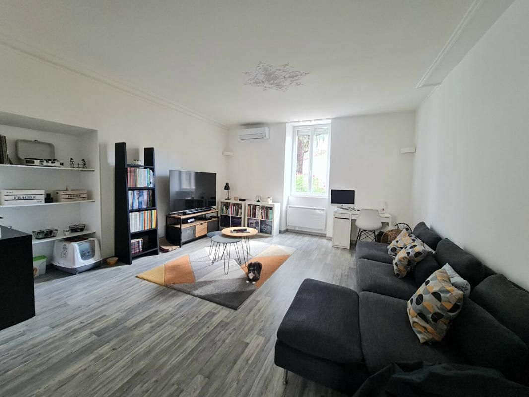 ALES COUP DE COEUR EN PLEIN CENTRE-VILLE - APPARTEMENT 97 M² ENTIÈREMENT RÉNOVÉ 2