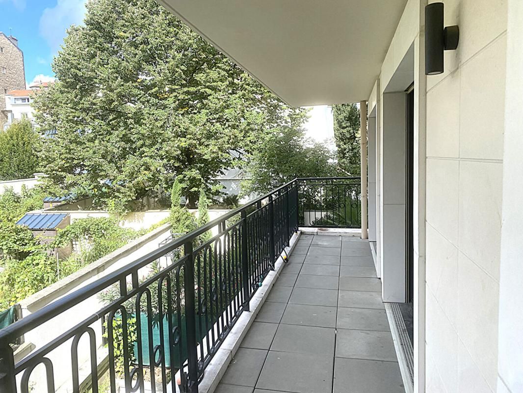 Somptueux duplex 4 pièces situé en rez-de-jardin à vendre à Puteaux