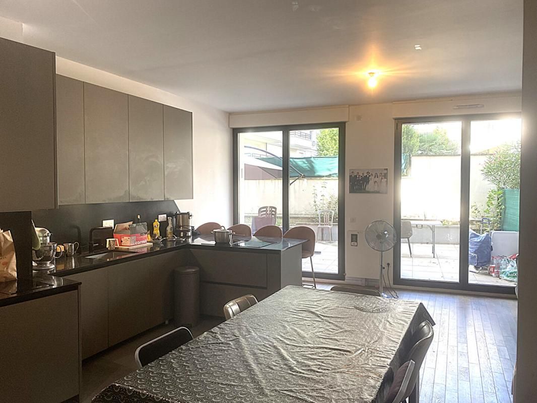 PUTEAUX Somptueux duplex 4 pièces situé en rez-de-jardin à vendre à Puteaux 2