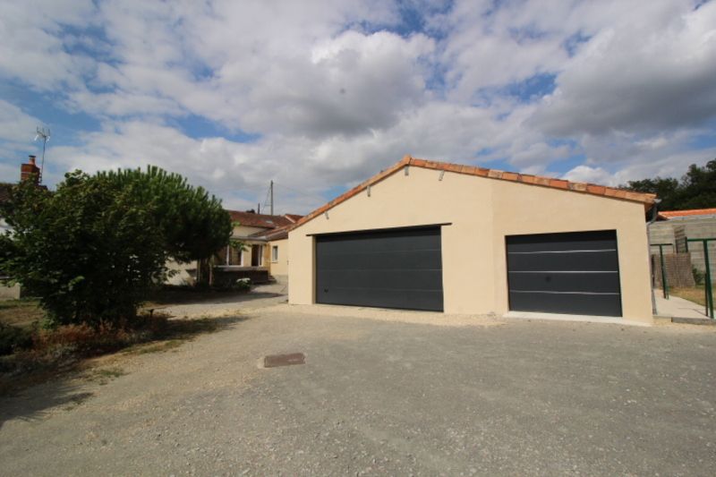 SAINT-GENEST-D'AMBIERE Maison Saint Genest D Ambiere 9 pièce(s) 150.70 m2 3