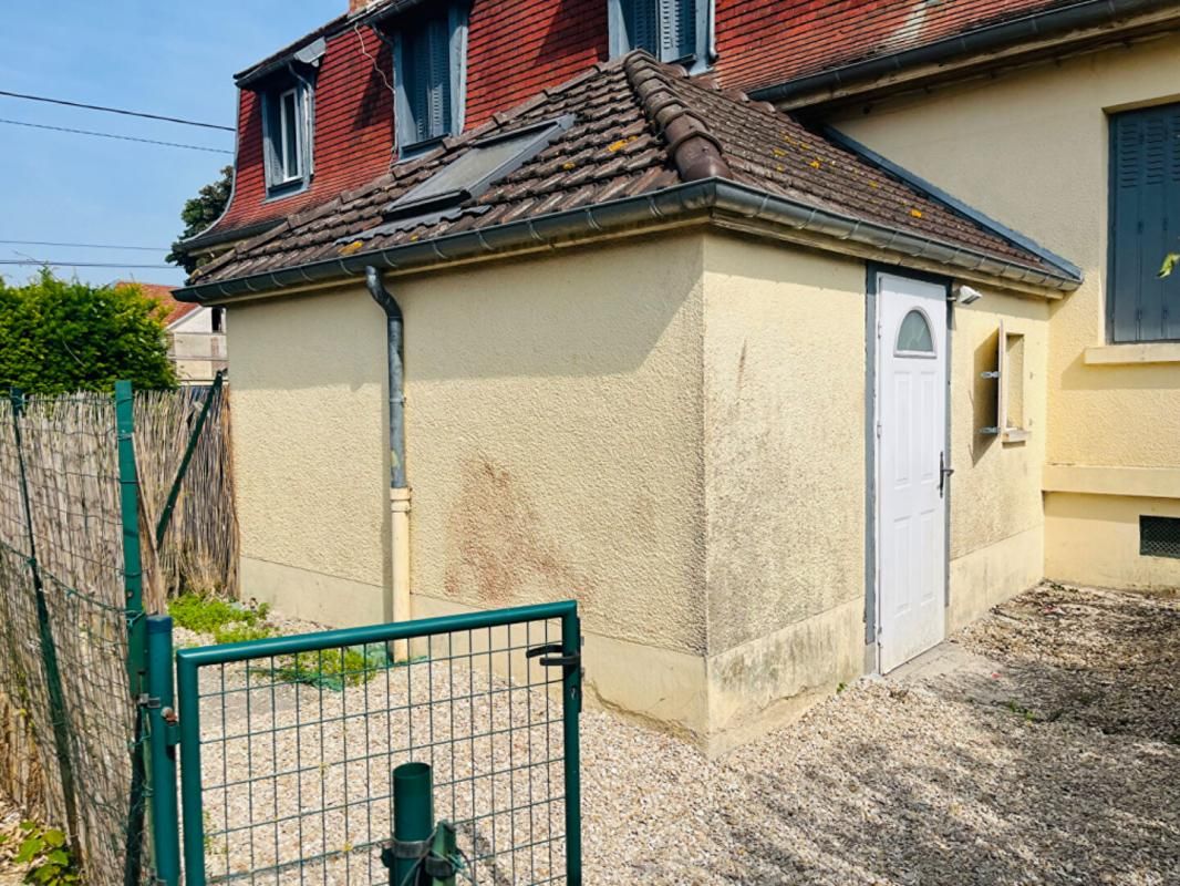 FONTAINE-LES-GRES Appartement Souplex 2 pièces 2