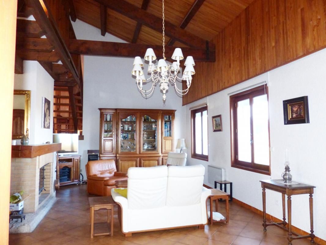 SOLIGNAC-SUR-LOIRE Maison Solignac Sur Loire 5 pièce(s) 195 m2 4