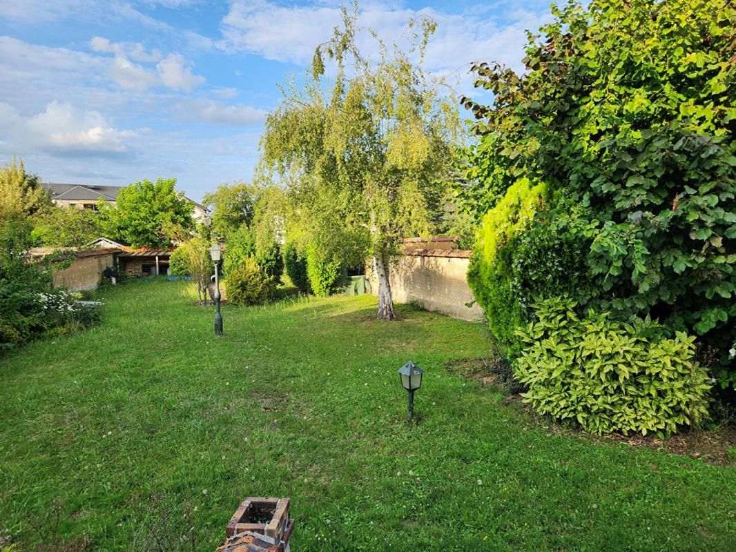 GAILLON es - sur 1.200 m2 de terrain plat - Prix : 233.000 2