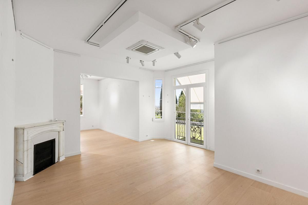 SAINT-PAUL-DE-VENCE SAINT PAUL DE VENCE - Local commercial 94 m² 3