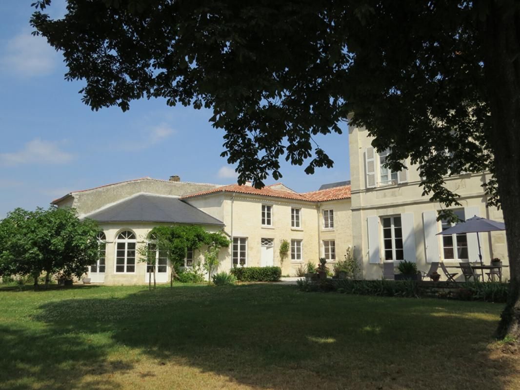 Bel Hôtel particulier, jardin et piscine centre ville