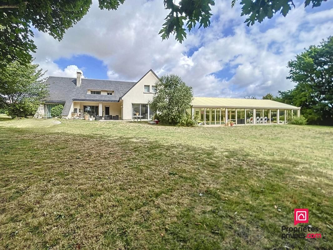 Maison d'architecte  de 280 m2 à Mamers avec piscine intérieure