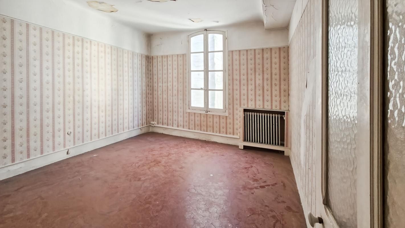 AVIGNON AVIGNON PLACE ST DIDIER APPARTEMENT T3 A RENOVER 139 000 3