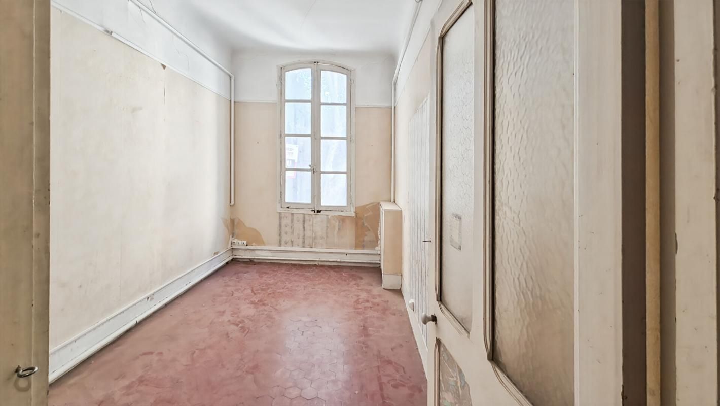 AVIGNON AVIGNON PLACE ST DIDIER APPARTEMENT T3 A RENOVER 139 000 4