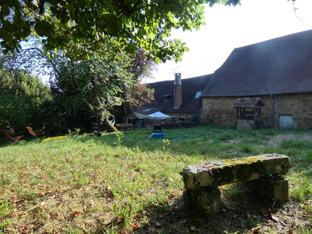 Maison Preyssac d' Excideuil 24160 170 m2 / 4 chambres / grange / jardin