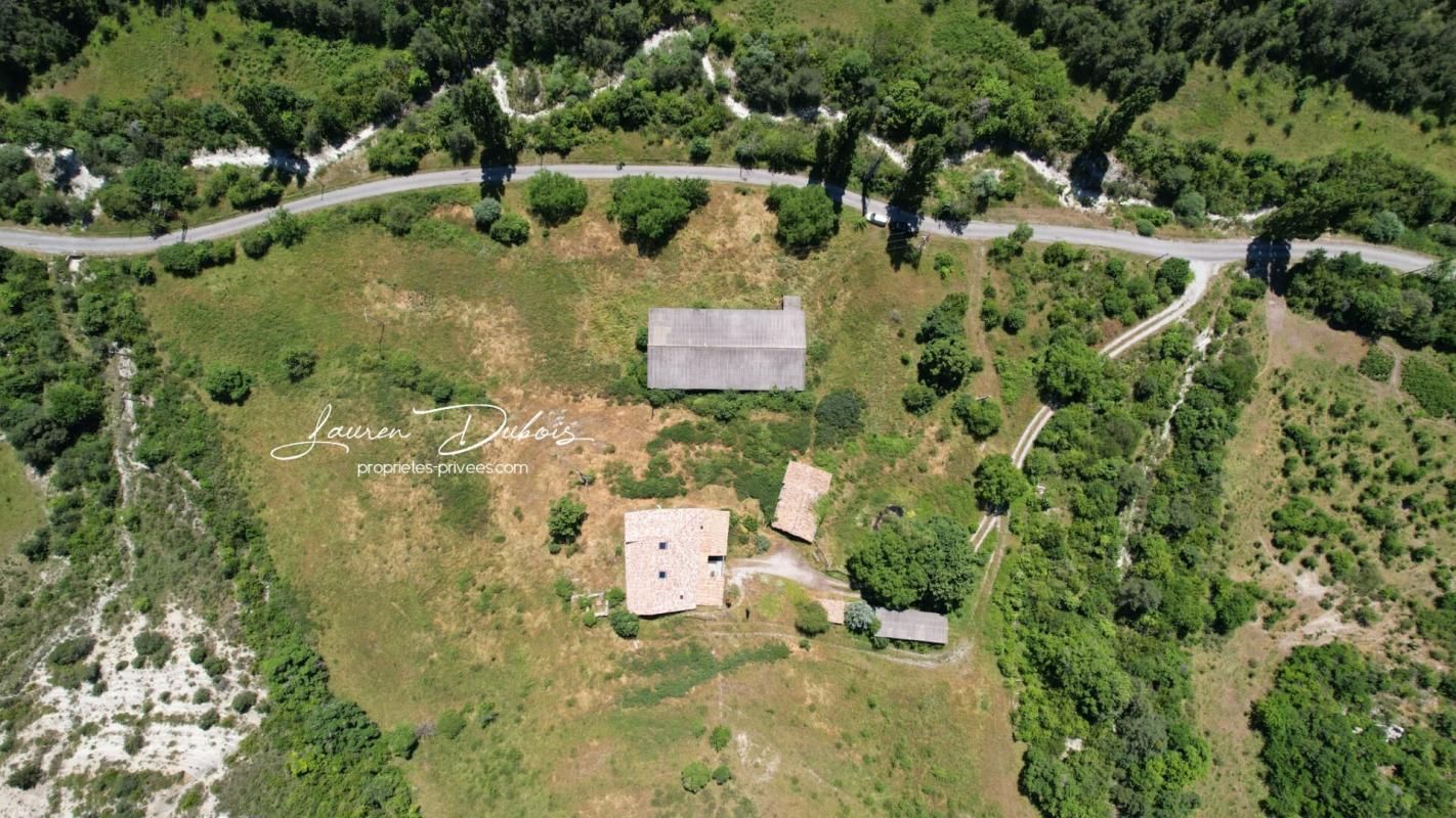 Maison de caractère 234m² habitables + dépendances et terrain 40 Ha