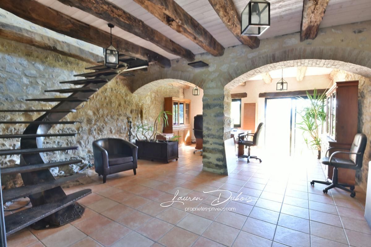 MONTCLUS Maison de caractère 234m² habitables + dépendances et terrain 40 Ha 2