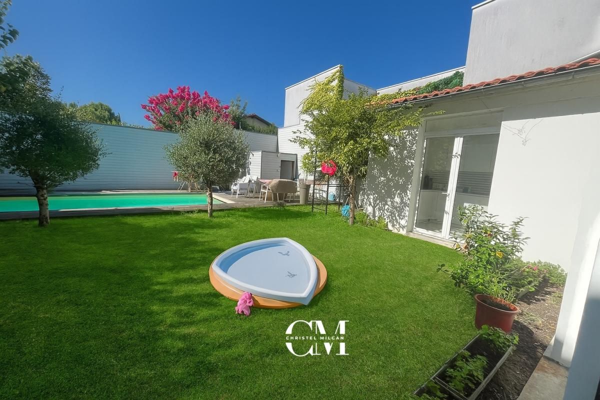 BORDEAUX Maison Bordeaux Caudéran 240 m² piscine garage 5 chambres 3