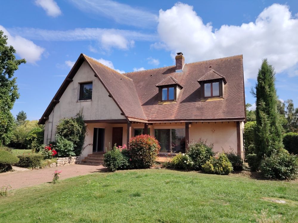 Propriété à 9 kms de Chartres SUD 212 m2 hab. et grange de 100 m²