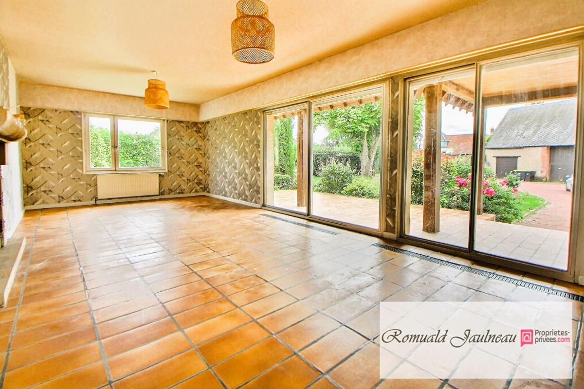 CHARTRES Propriété à 9 kms de Chartres SUD 212 m2 hab. et grange de 100 m² 4