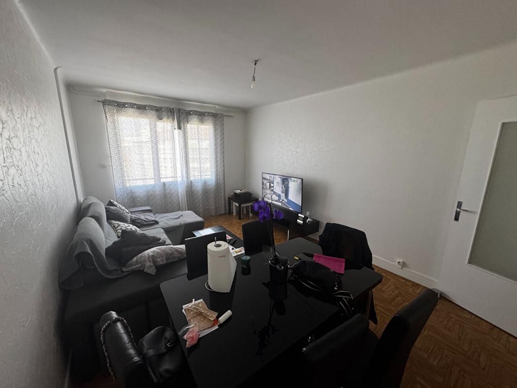 SAINT-ETIENNE Appartement Saint Etienne 2 pièce(s) idéal investisseur 2