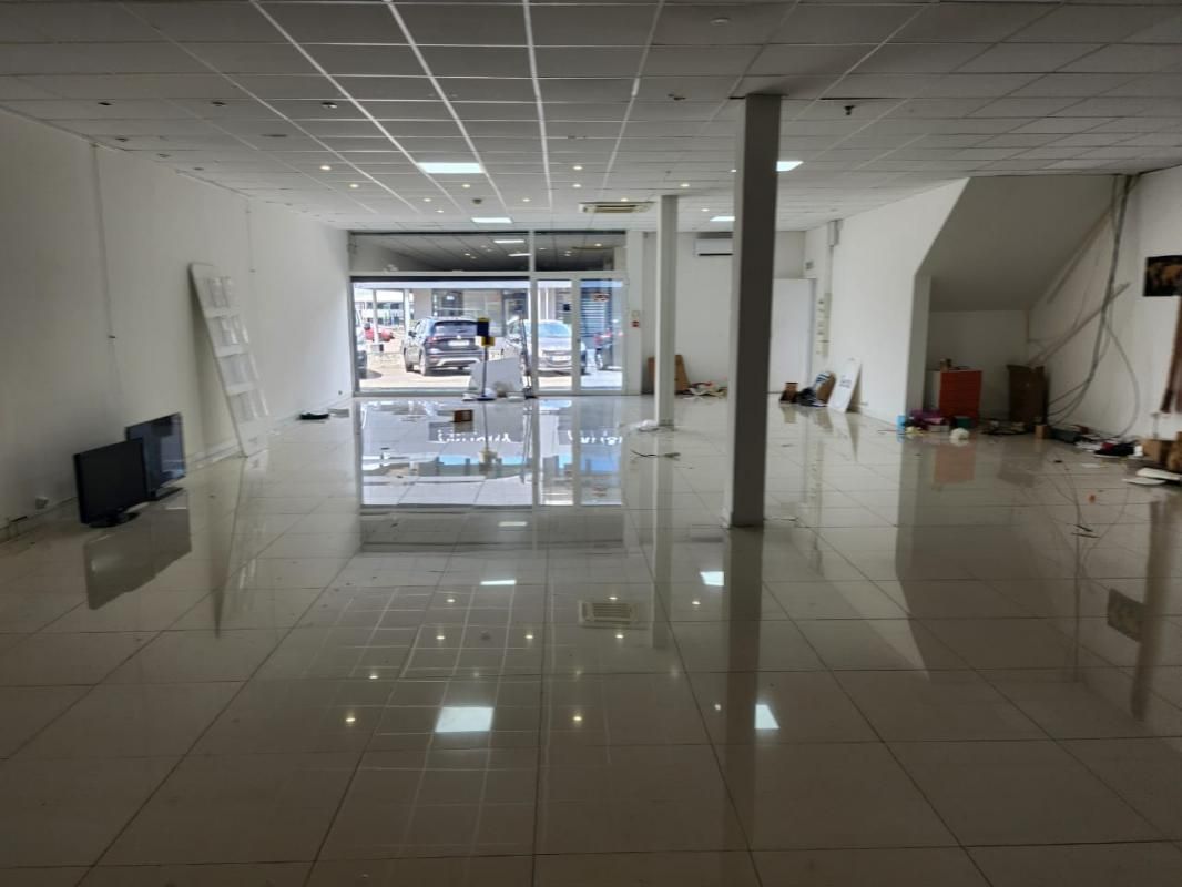 BAIE-MAHAULT Local commercial Baie Mahault 180 m2 Houelbourg 3