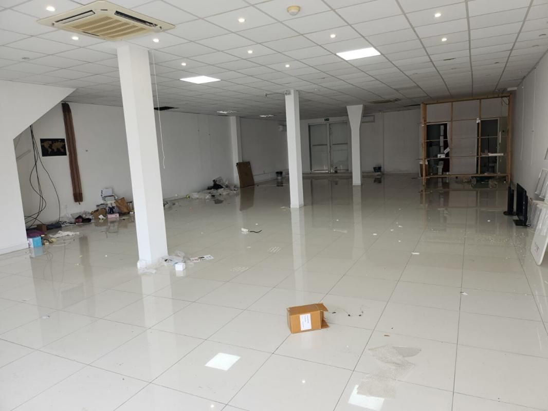 BAIE-MAHAULT Local commercial Baie Mahault 180 m2 Houelbourg 4