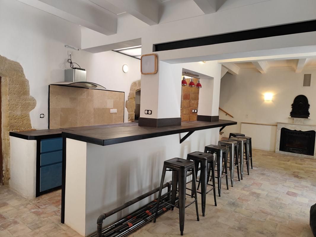 LAURIS - Maison de village au charme ancien - T8 de 230 m²