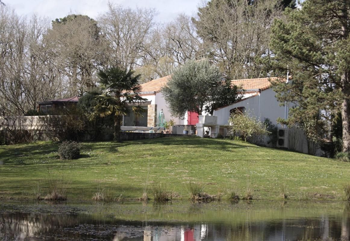 SAINT-JEAN-DE-BOISEAU Propriété avec maison de 184M2 sur parc paysager de 9244M2 2
