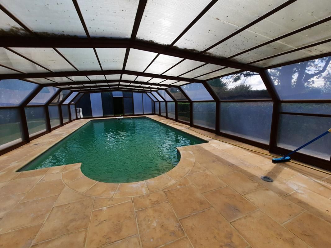 MOREE Bien comprenant longère , maison d'invités , piscine avec abri 3