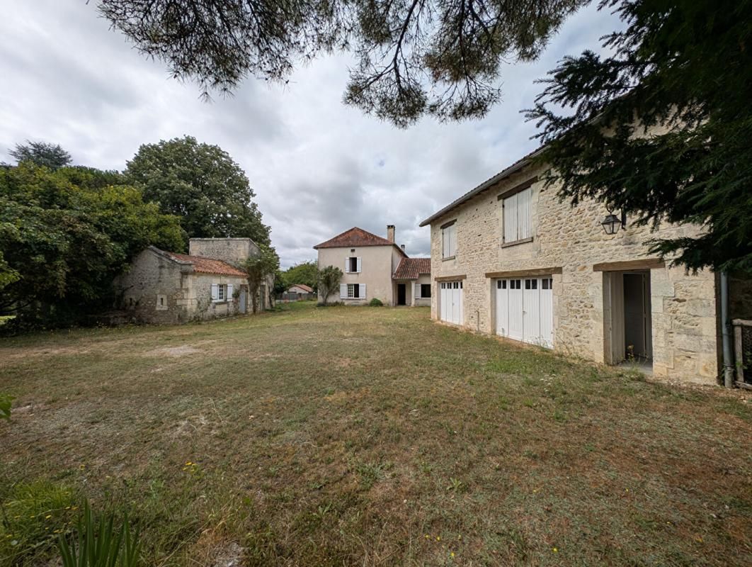 LA CHAPELLE-MONTABOURLET Maison La Chapelle Montabourlet 7 pièce(s) 190 m2 1
