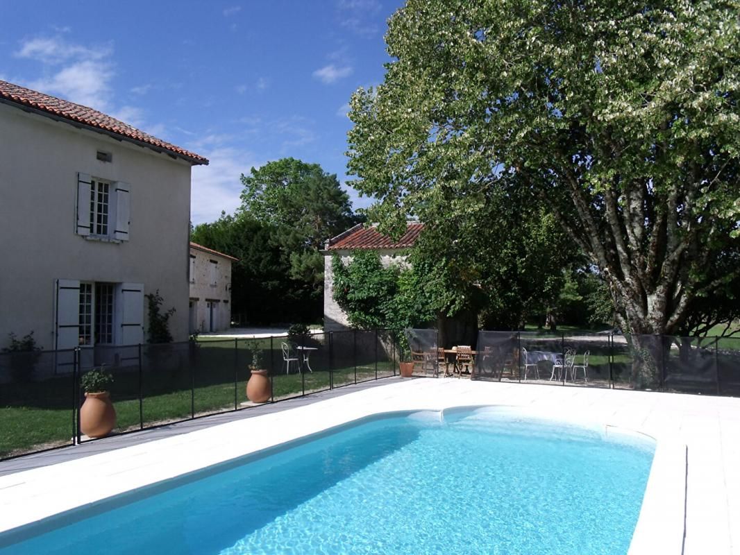 LA CHAPELLE-MONTABOURLET Maison La Chapelle Montabourlet 7 pièce(s) 190 m2 3