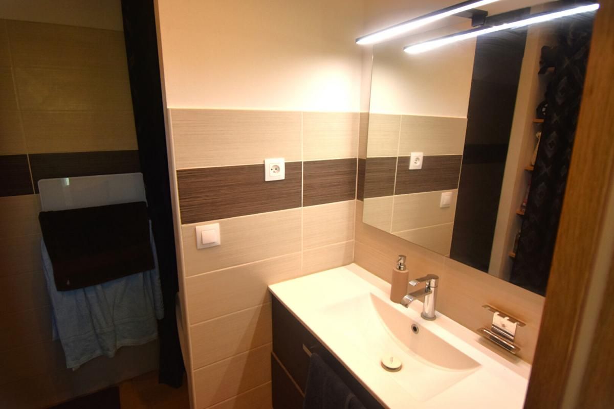 NIMES Maisonnette cosy avec cours et  abris 2