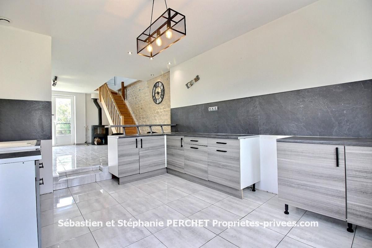 PATAY Maison en pierres sur un terrain clos et arboré 2