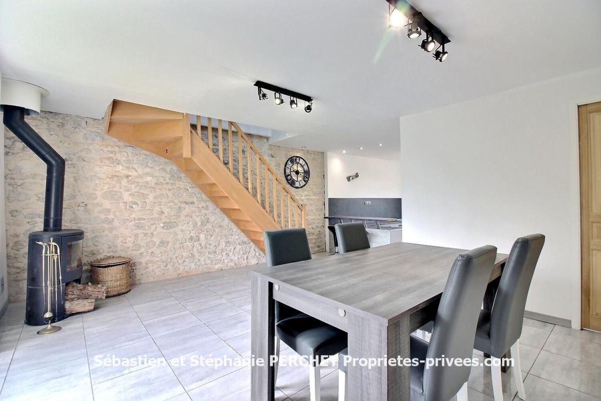 PATAY Maison en pierres sur un terrain clos et arboré 3